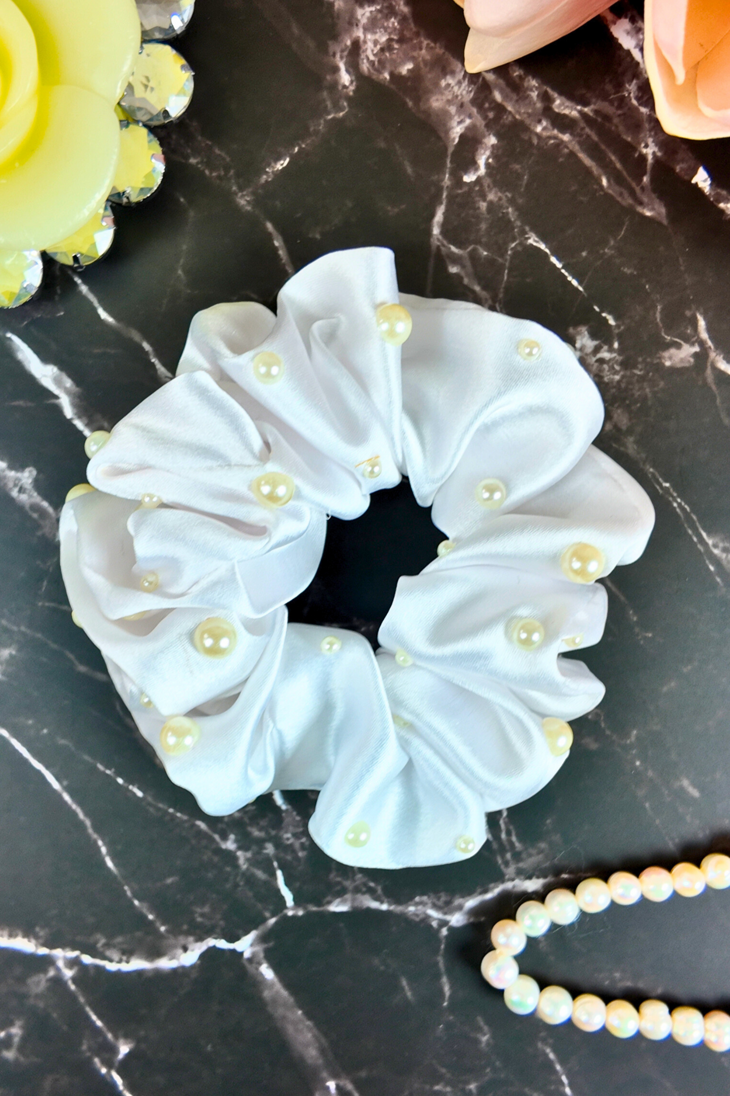 Pearl Scrunchie - White L