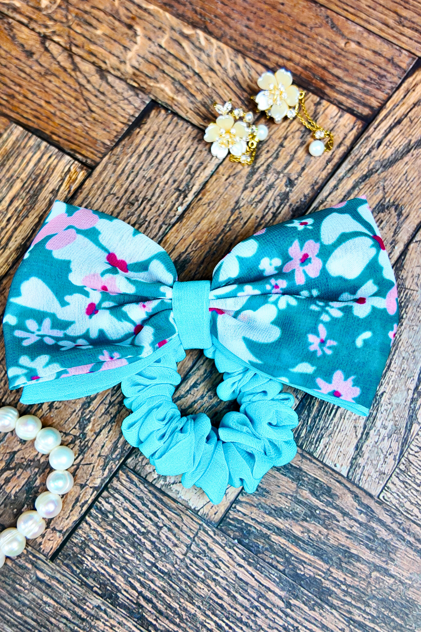Bow Scrunchie - Light blue Floral